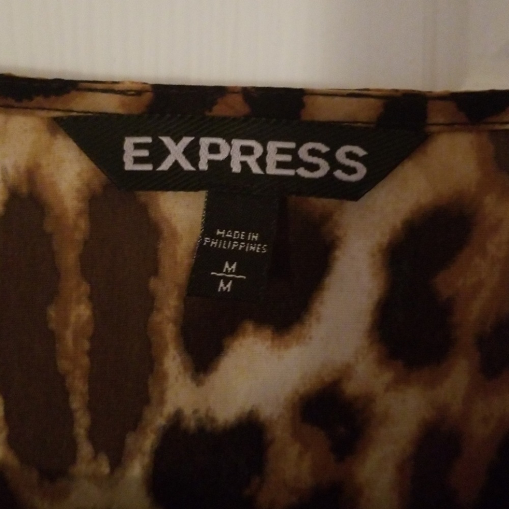 Very Nice Express Leopard Print Blouse Size Medium - Picture 2 of 3